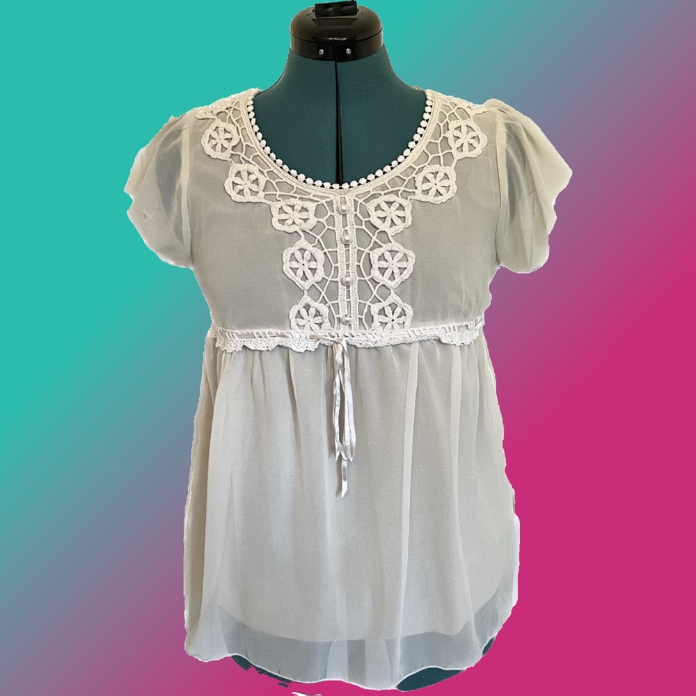 Vintage embroidered pearl button blouse - size small